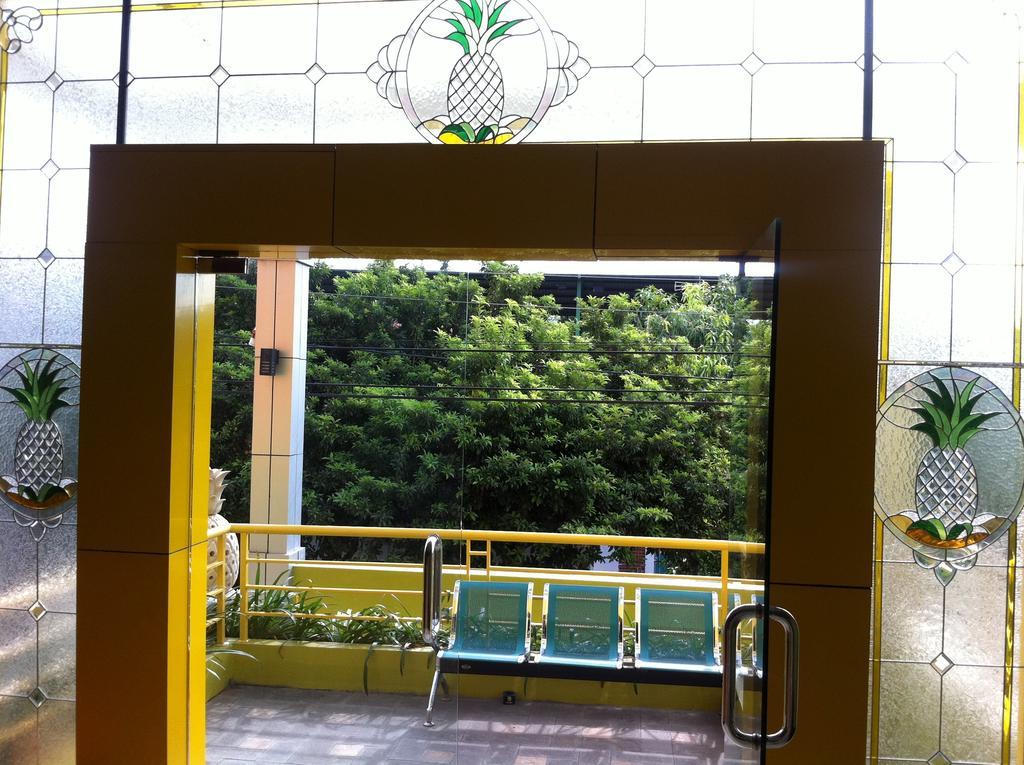 Pineapple Mansion Hotel Surakarta  ภายนอก รูปภาพ