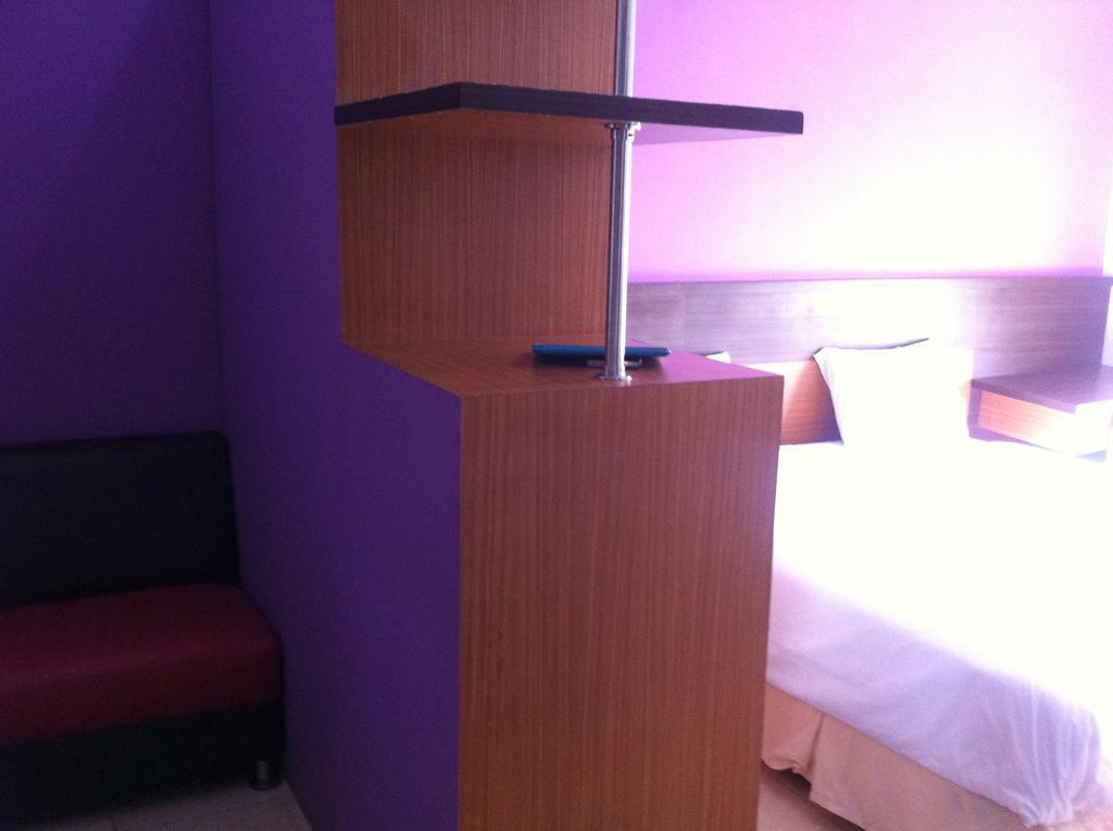 Pineapple Mansion Hotel Surakarta  ภายนอก รูปภาพ