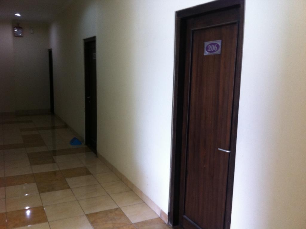 Pineapple Mansion Hotel Surakarta  ภายนอก รูปภาพ