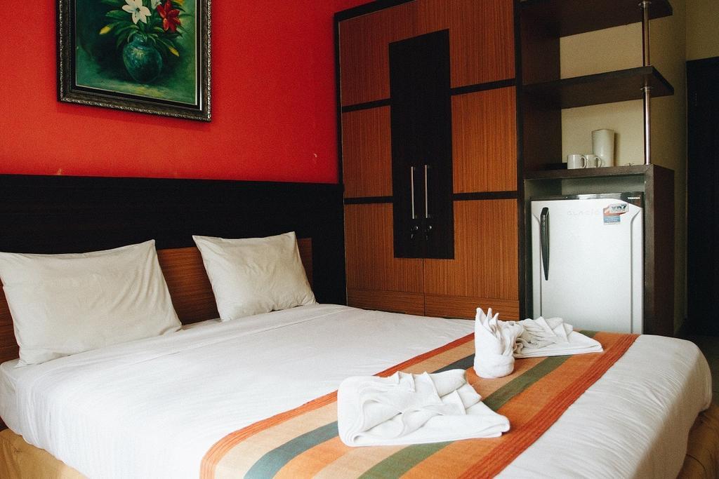 Pineapple Mansion Hotel Surakarta  ภายนอก รูปภาพ