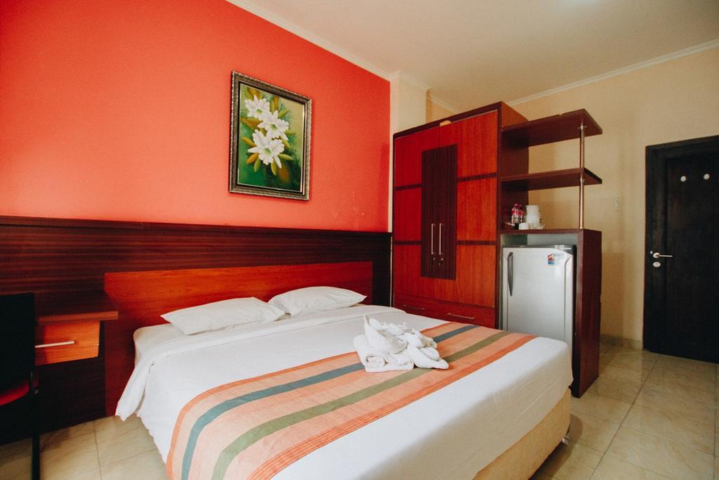Pineapple Mansion Hotel Surakarta  ภายนอก รูปภาพ
